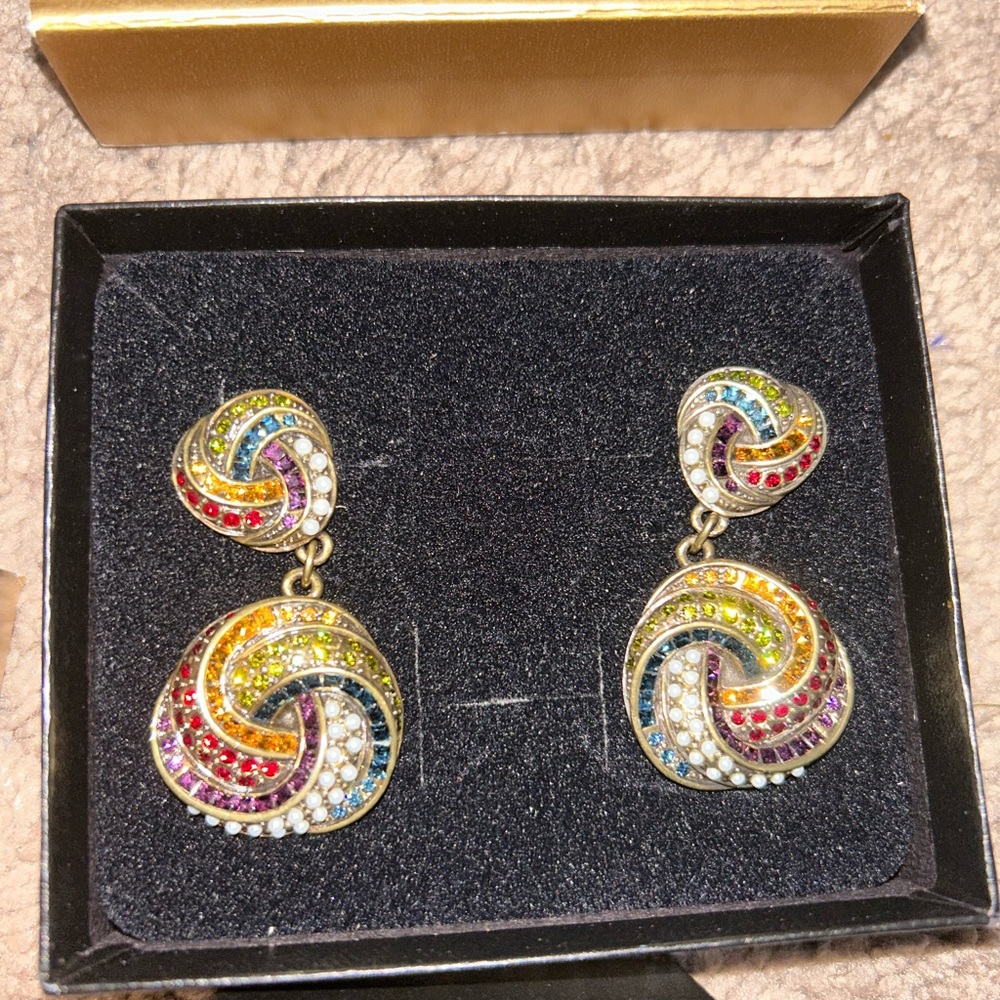 Heidi Daus sultry swirl ring size 9 and Pierced back earring set - Picture 4 of 5